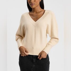 NWT Express Mix Stitch V-Neck Banded Bottom‎ SoHo Sweater M cream